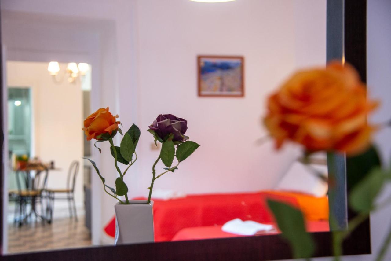 Domus Anticaglia By Domusextra Appartement Napels Buitenkant foto