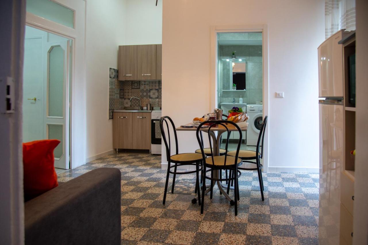Domus Anticaglia By Domusextra Appartement Napels Buitenkant foto