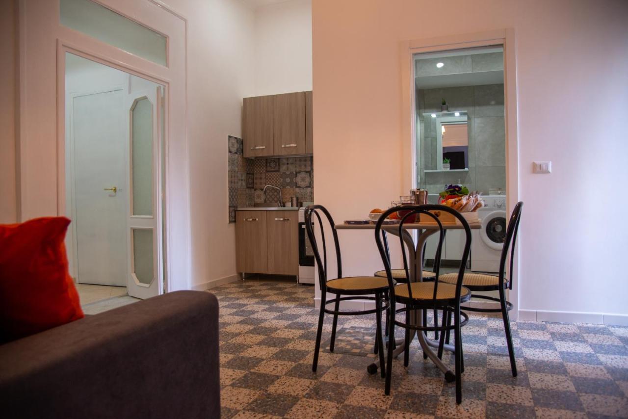 Domus Anticaglia By Domusextra Appartement Napels Buitenkant foto